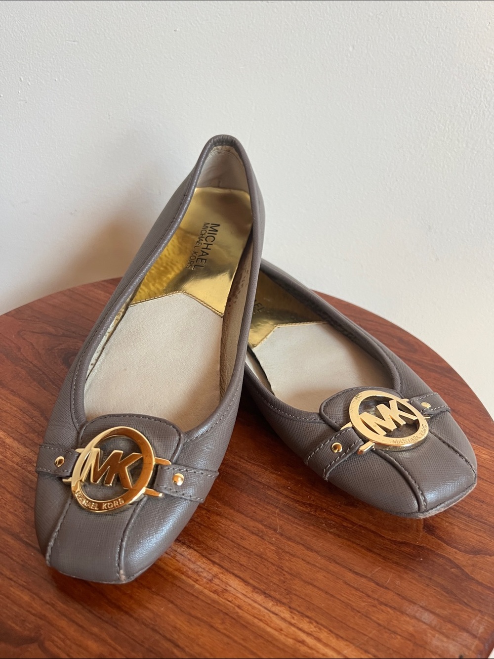 Michael Kors Leather MK Medallion Ballet Flats size 8 women’s